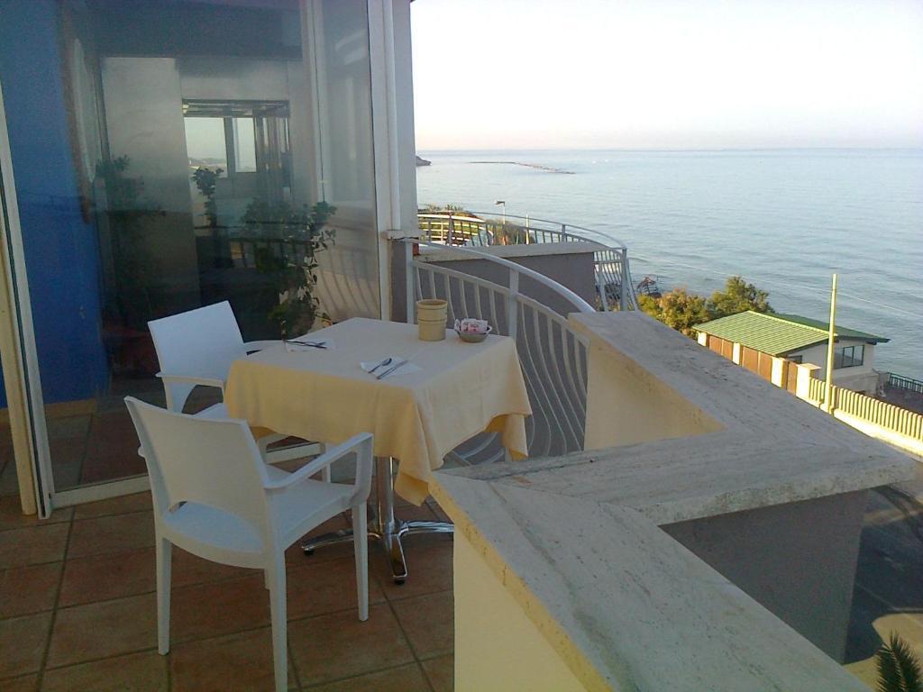 Hotel L'Approdo Anzio Exterior foto